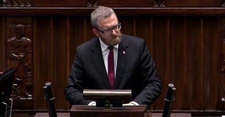 Braun wyrzucony z obrad Sejmu. Nie chciał założyć maseczki
