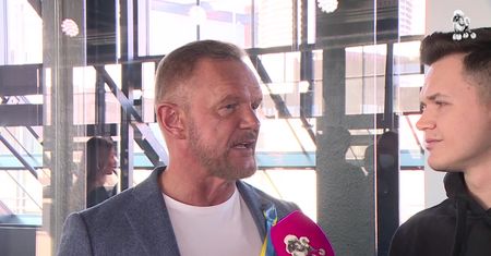 Cezary Pazura zachwyca się nad udziałem w serialu: "To serial premium"