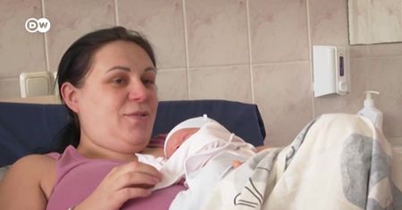 Urodziła dziecko w szpitalu w Kijowie. "Pozostanie w domu było przerażające"