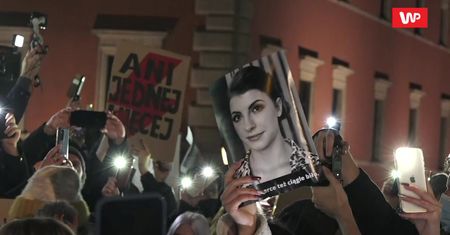 Wzruszjący moment podczas "Marszu dla Izy". Zabrzmiało "Sound of silence"