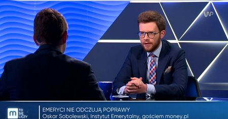 Emeryci już mają średnio 90 zł mniej miesięcznie. Co będzie w 2022?