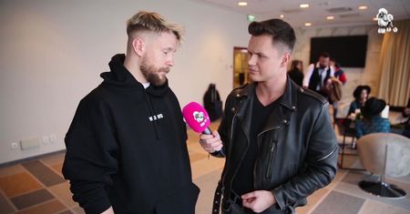 Sebastian Fabijański spełni się w roli reżysera?
