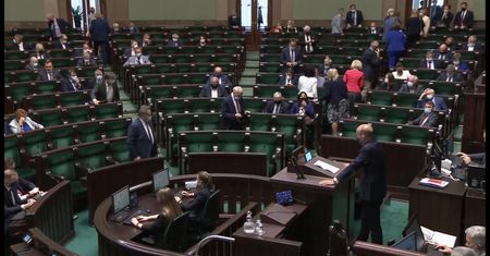 Gorąco w Sejmie. Jarosław Kaczyński i posłowie PiS wyszli z sali