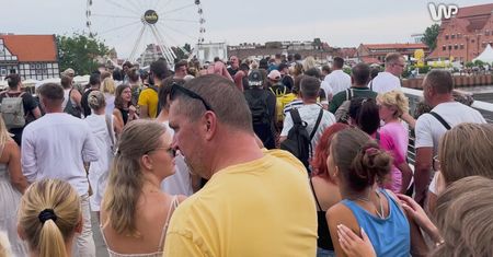 Rzeka ludzi na ulicach polskiego miasta. Nie dało się przejść