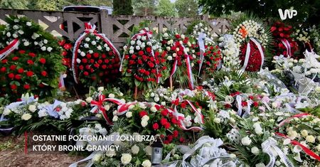 Ostatnie pożegnanie sierż. Mateusza Sitka. Grób utonął w kwiatach