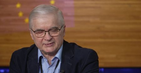 Cimoszewicz o Ukrainie w UE. "Trzeba się będzie dzielić pieniędzmi"