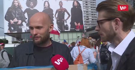 Tysiące banerów. Pokazują, z jakimi przyszli transparentami