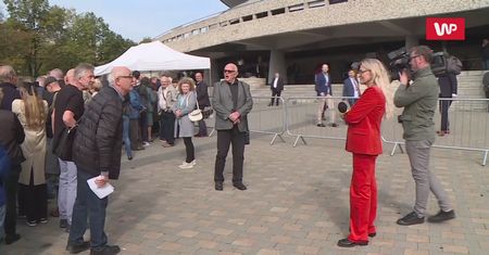 TVN pojawił się przy "Spodku". Próbowano uspokoić wyborców PiS