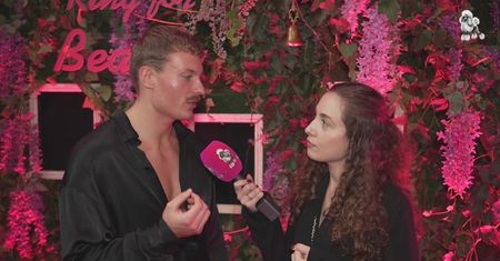 Tadeusz z "Top Model" dostaje od fanek "NUDESKI". Co na to jego dziewczyna?