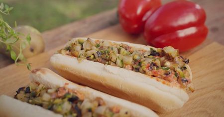 Prosto z grilla. Hot dog