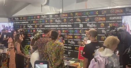 Niezwykła sytuacja na Pol'and'Rocku. Para wzięła ślub na oczach dziennikarzy
