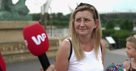 Chodzenie w stroju kąpielowym po mieście zakazane? Odpowiadają Polacy