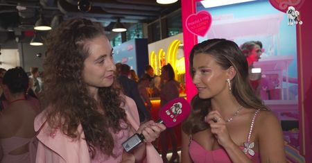 Julia Wieniawa przyszła na event z ochorną. Jak czuje się przebrana za Barbie?