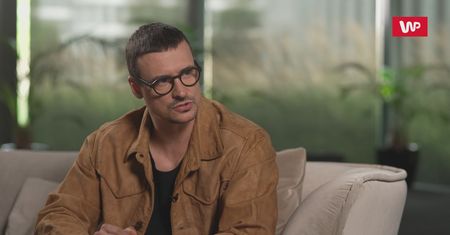 Mateusz Damięcki o filmie "O psie, który jeździł koleją". Mówi, dlaczego z twórcami postanowili zmienić fabułę
