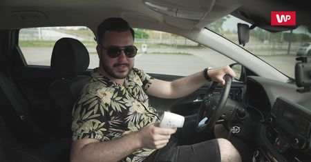 Zamknął się w samochodzie podczas upału. Eksperyment reportera
