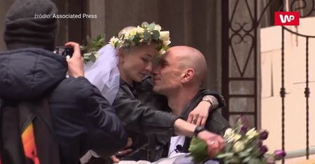 Ślub pośród bomb i zgliszczy. Para medyków z Charkowa powiedziedziała sobie "tak"