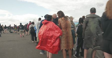 Gigantyczna kolejka na Pol'and'Rock Festival. Wszyscy stali po jedno