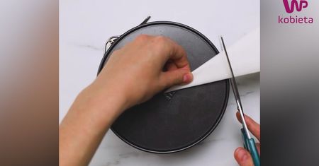 Genialny trik. Tak idealnie przytniesz papier do pieczenia