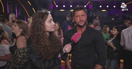Piotr Mróz OSTRO o Halloween: "To czczenie zła. To są obrzędy na cześć szatana...". Aktor wyciągnął różaniec przed naszą kamerą
