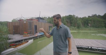 Dom na wodzie: 54 m² na pływakach i koszt 700–800 tys. zł