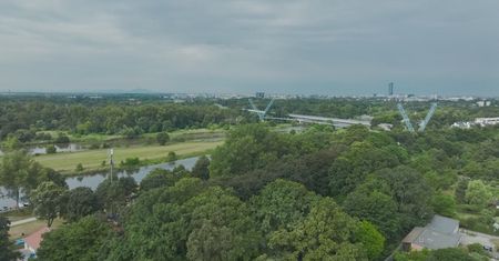 Dom z warsztatu samochodowego we Wrocławiu. Casa Futura od środka