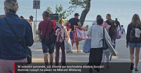 Szaleństwo nad Bałtykiem. Tłumy pędziły na plażę tuż po wschodzie słońca