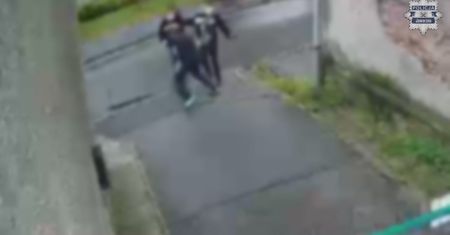 Pobili 14-latka za szalik. Policja pokazała nagranie z rozboju