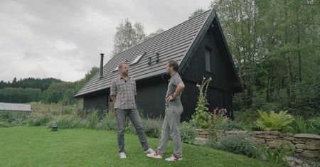 Po 10 latach wrócił ze Szwajcarii do Polski. Zaprojektował sobie dom w górach