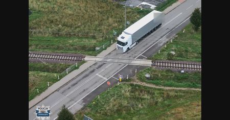 Bezmyślność na torach. Wszystko nagrał dron
