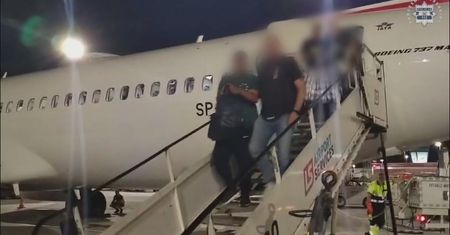 Z samolotu wprost do aresztu. Policja ujawnia kulisy