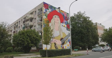 Mural poświęcony Maryli Rodowicz już odsłonięty. "Myśleli, że to spotkanie z papieżem"