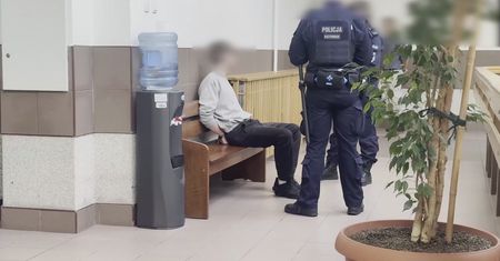 Krwawa noc w Lubinie. 18-latek rzucił się z nożem na dwie osoby
