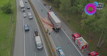 27-latek nie miał szans na S1. Z impetem uderzył w naczepę