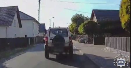 Autem syna w kościelny płot. Zdemaskowała go kamera