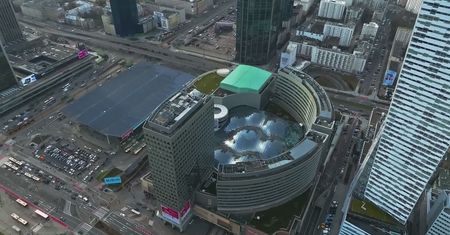 Filmowa Warszawa. Spacer po miejscach znanych z „Czterdziestolatka” i „Pianisty”