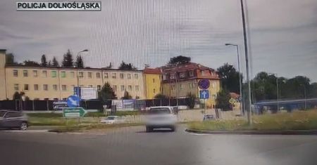 Dramatyczny wypadek. Kierowca wjechał w ludzi. Jest nagranie