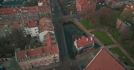 Gdańsk: Główne Miasto, nie Starówka. Co warto zobaczyć i dlaczego jest „krzywy”