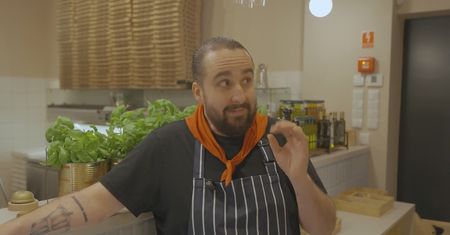 Był na dnie. Dziś na pizzy zarabia 200 tysięcy miesięcznie. Czego się nauczył?