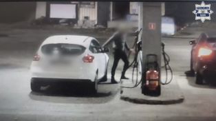 Mieli go pobić na stacji benzynowej. Policjanci staną przed sądem