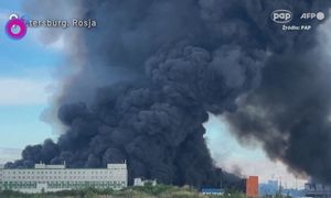 Kłęby dymu nad miastem. Ukraina uderzyła w Rosję. 571 dronów