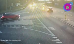 Wypadek w Białej Podlaskiej. Ciężarówka uderzyła w samochód osobowy