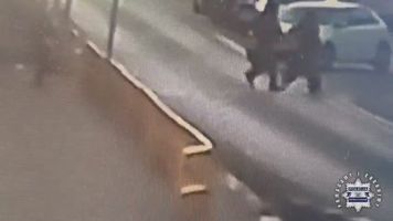 Niebezpieczny przejazd hulajnogą. Chłopiec wjechał prosto w samochód