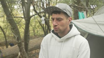 Żyje w namiocie nad Wisłą. Zarobił na rower z kaucji. Ktoś mu go ukradł