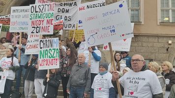 Nie chcą zmiany granic polskiego miasta. Pikieta pod ratuszem