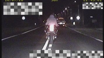 19-latek uciekał przed policją. Skończyło się kolizją z radiowozem