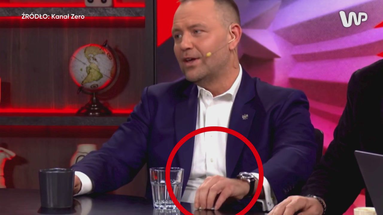 Niezręczny moment w studio. Mazurek podał Nawrockiemu snusa