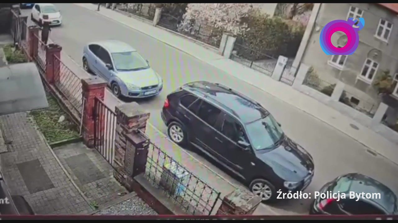 Niósł to na głowie. Sceny pod kościołem w Bytomiu