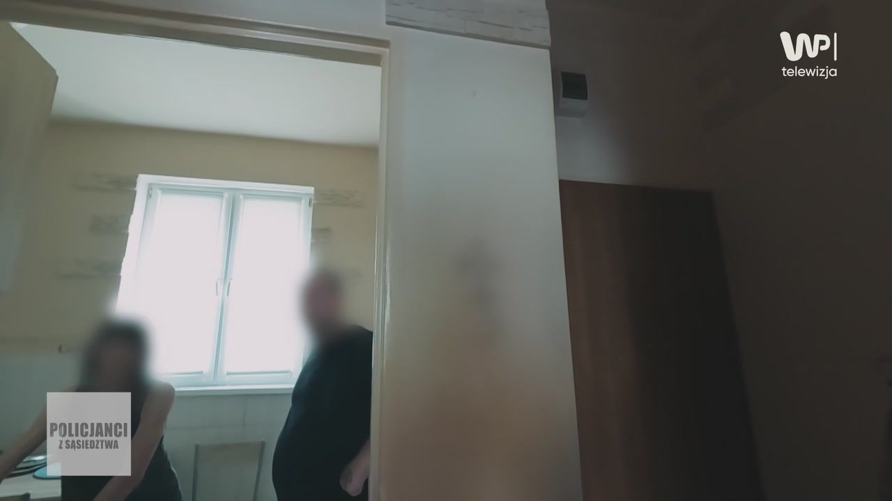 Wezwał policjantów. Pokazał niepokojące odciski na oknie