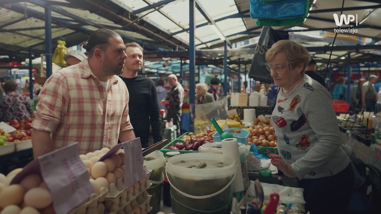 Jędrek NieNaŻarty z wizytą na najstarszym targu w Krakowie. Można znaleźć tu same kulinarne perełki