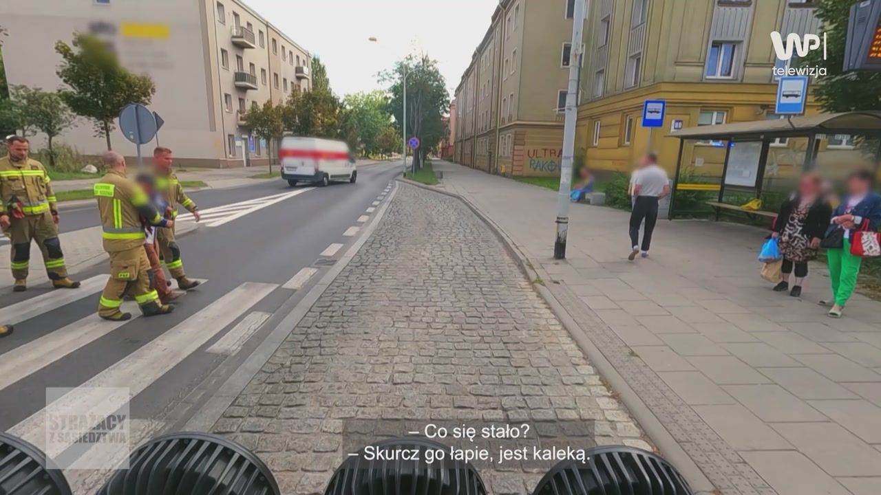 Strażacy pomogli niepełnosprawnemu. "O dwie nalewki za dużo"